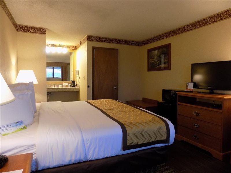 Days Inn & Suites By Wyndham Monroe Dış mekan fotoğraf