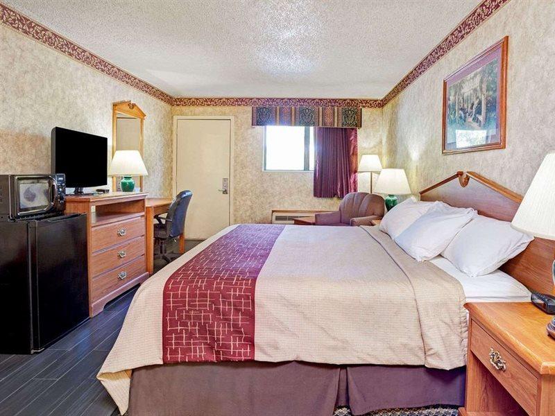 Days Inn & Suites By Wyndham Monroe Dış mekan fotoğraf