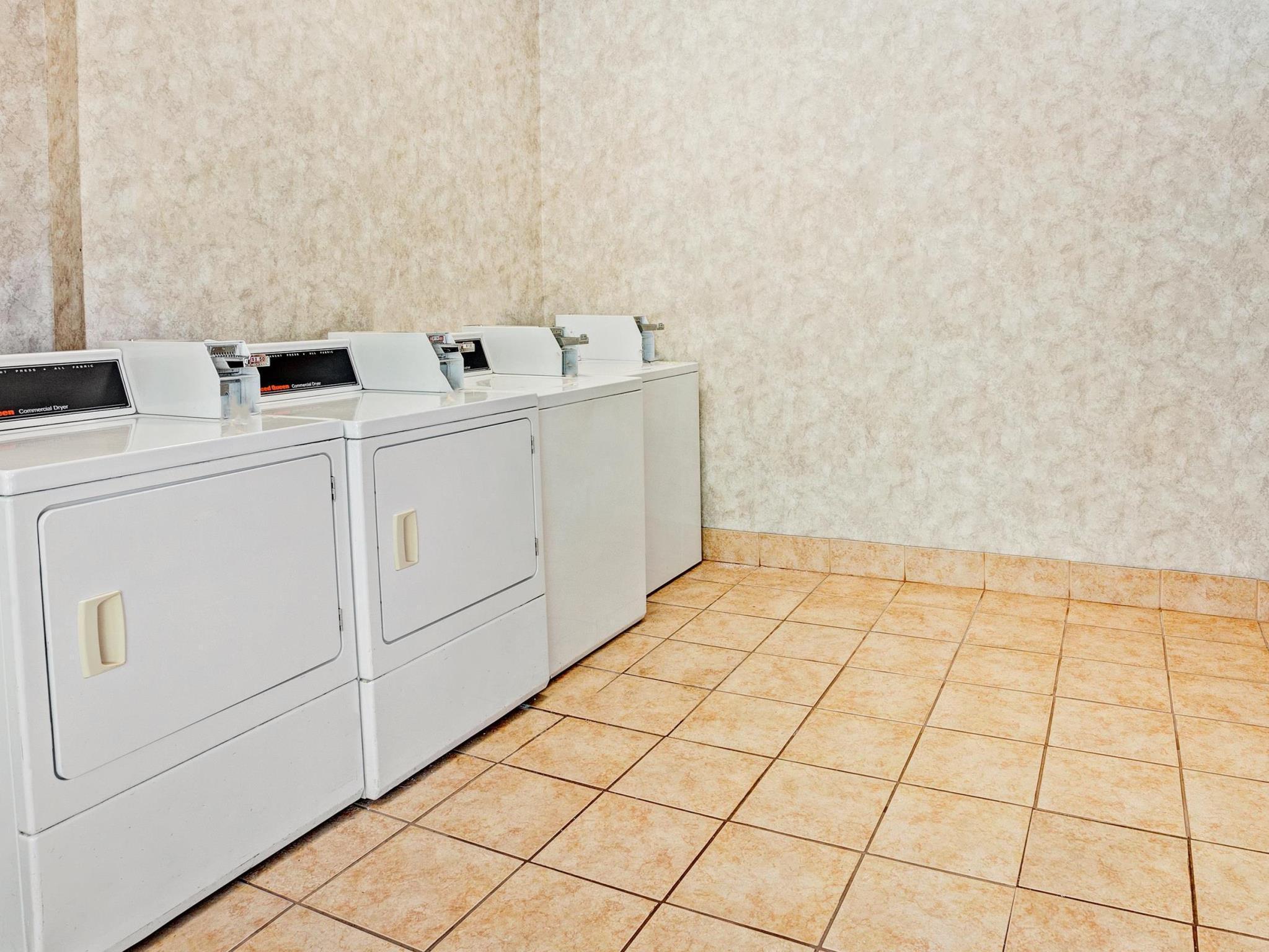 Days Inn & Suites By Wyndham Monroe Dış mekan fotoğraf