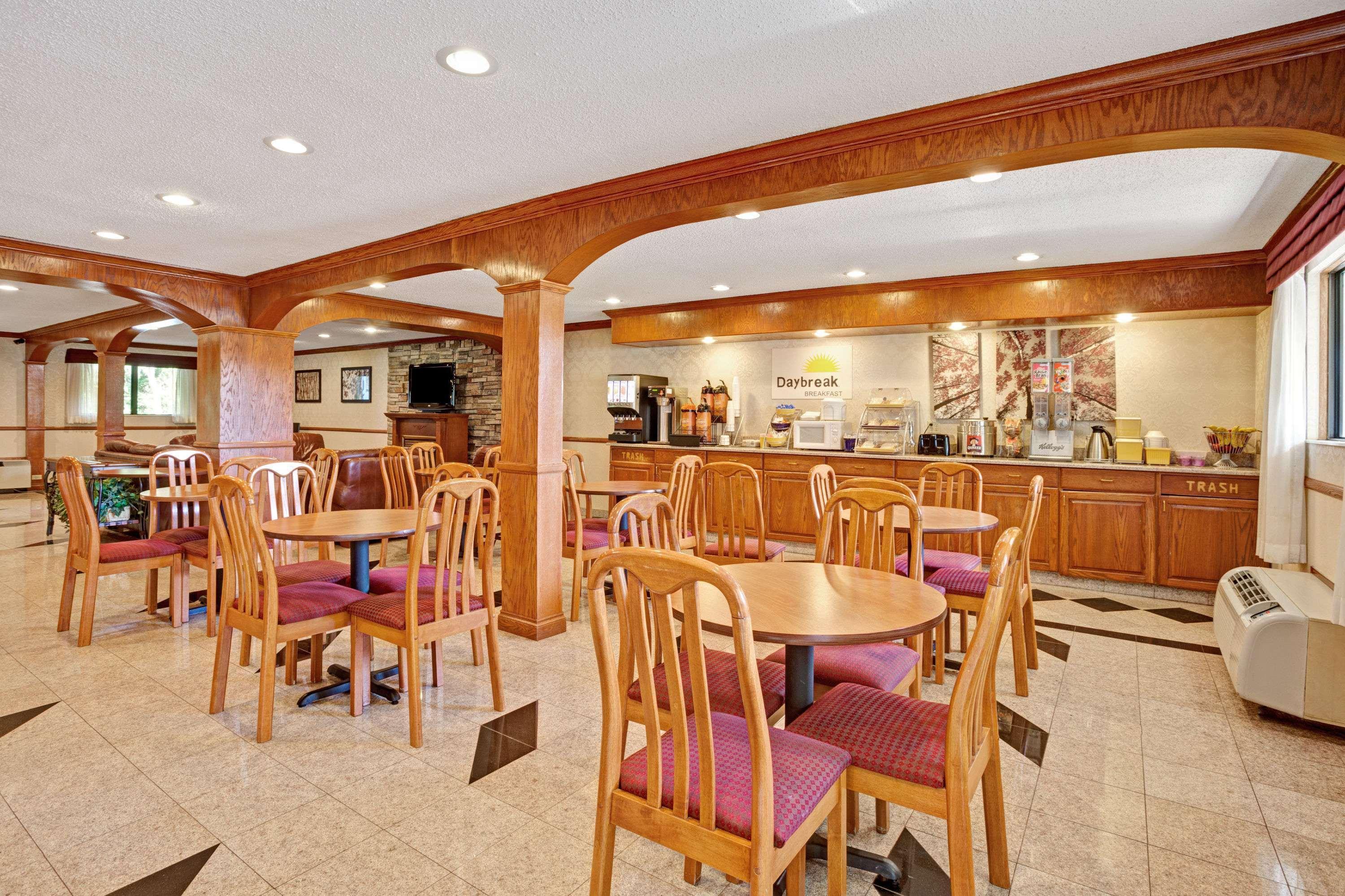 Days Inn & Suites By Wyndham Monroe Dış mekan fotoğraf
