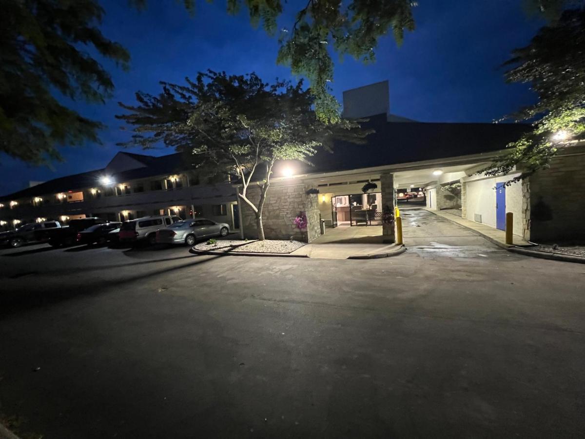 Days Inn & Suites By Wyndham Monroe Dış mekan fotoğraf