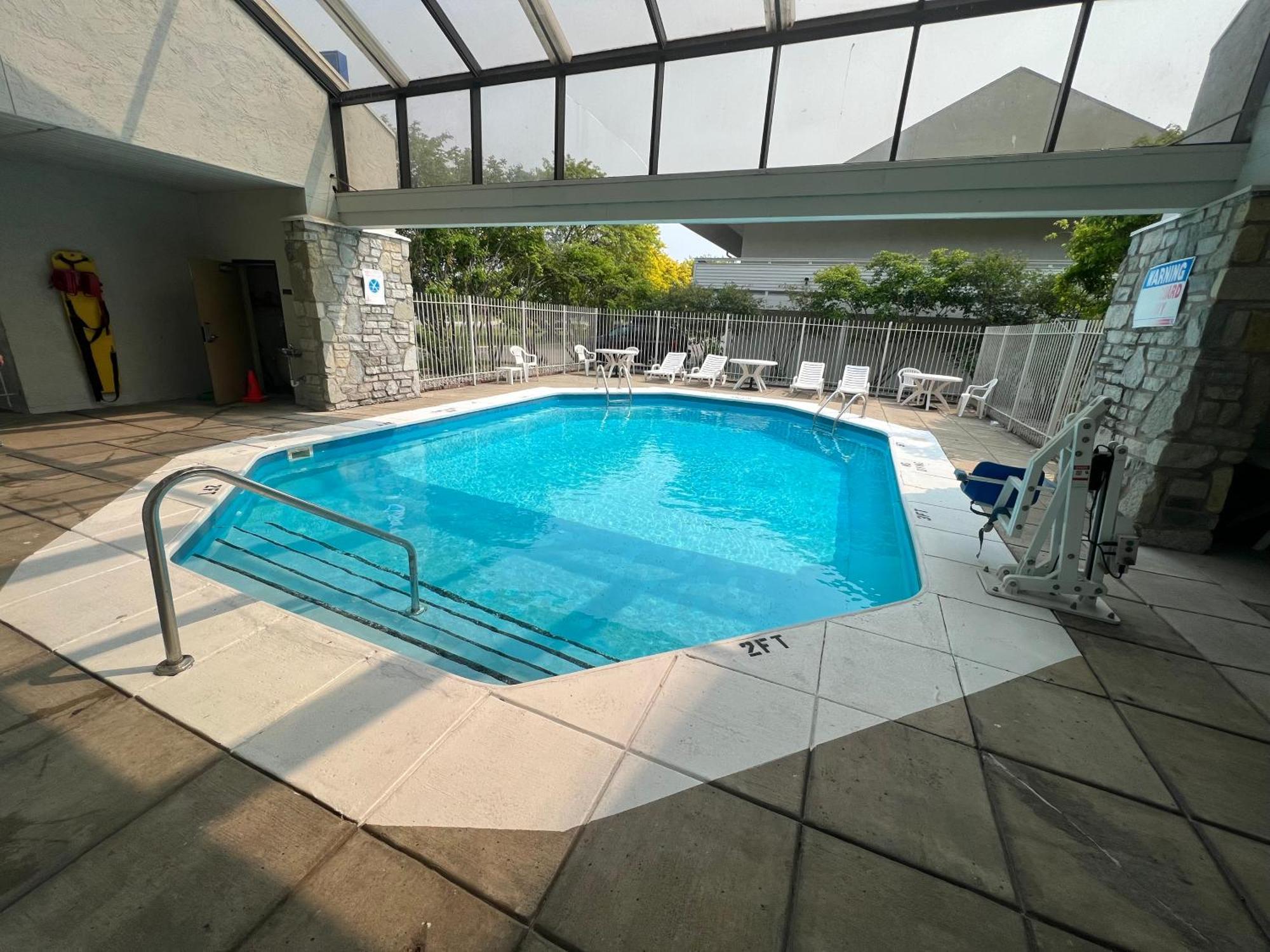 Days Inn & Suites By Wyndham Monroe Dış mekan fotoğraf
