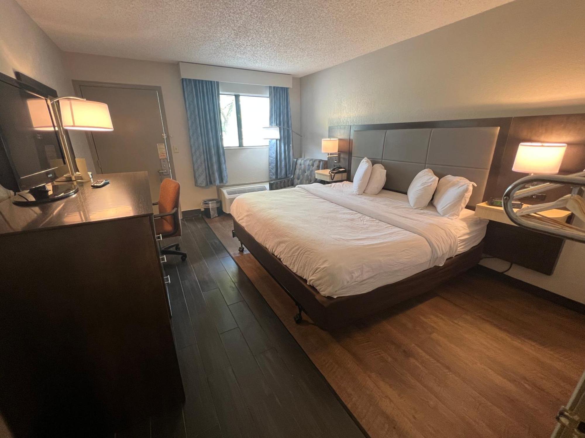Days Inn & Suites By Wyndham Monroe Dış mekan fotoğraf