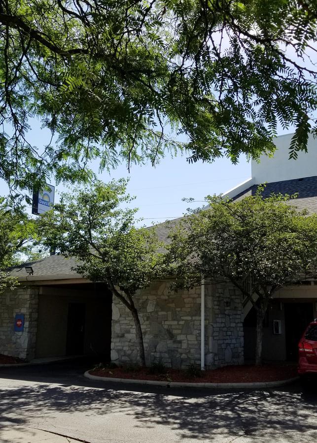 Days Inn & Suites By Wyndham Monroe Dış mekan fotoğraf