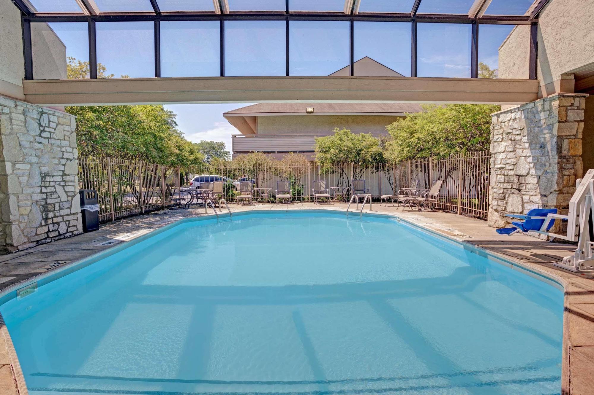 Days Inn & Suites By Wyndham Monroe Dış mekan fotoğraf