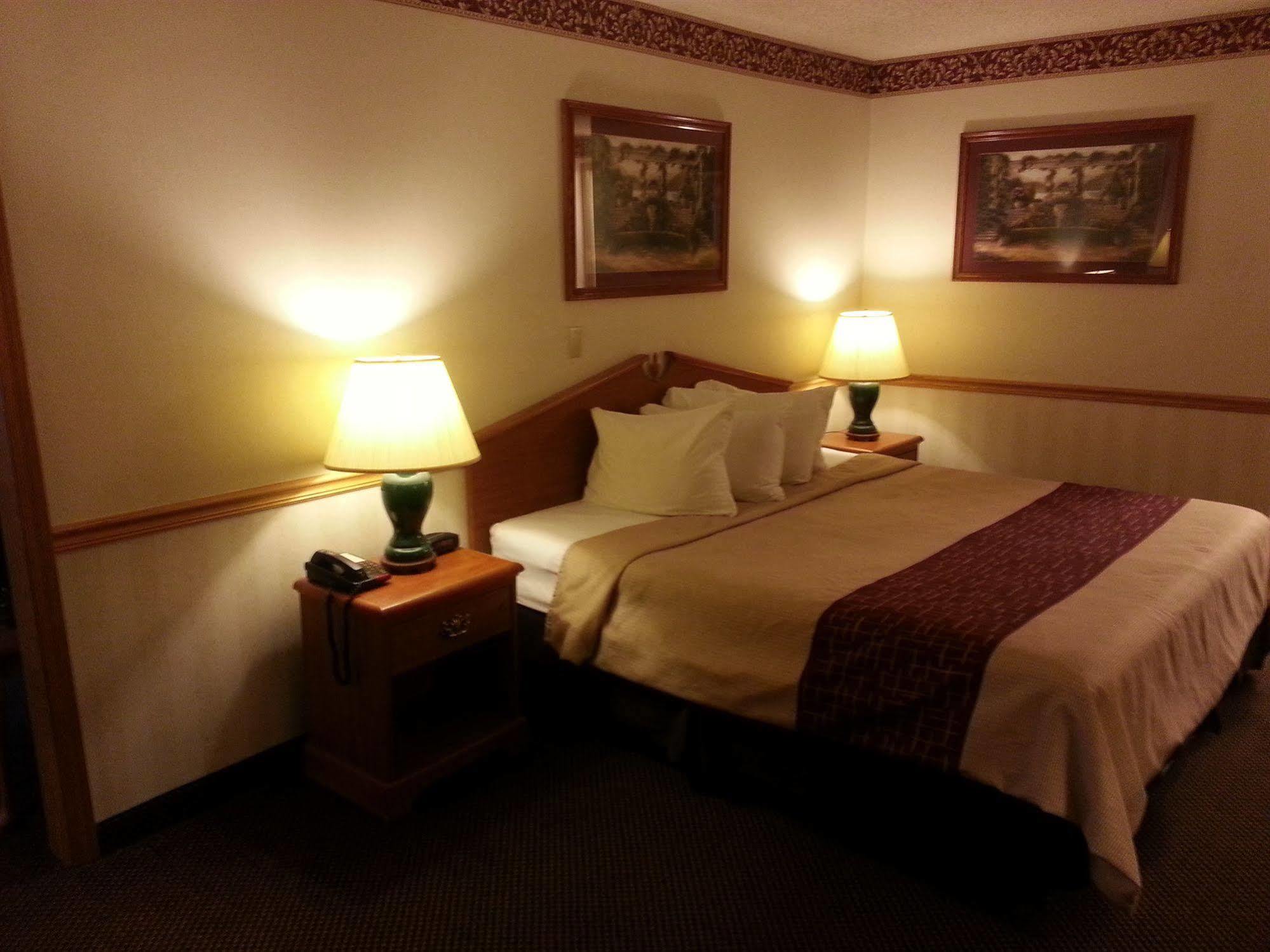 Days Inn & Suites By Wyndham Monroe Dış mekan fotoğraf